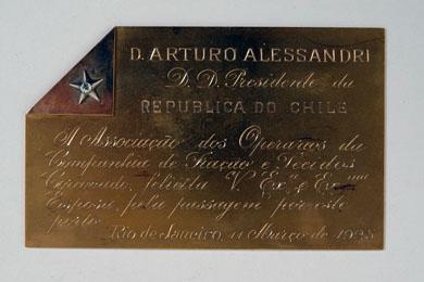 Primera imagen del registro Placa conmemorativa al Presidente Arturo Alessandri Palma de los operarios textiles