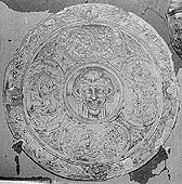 Primera imagen del registro Relieve con rostro femenino