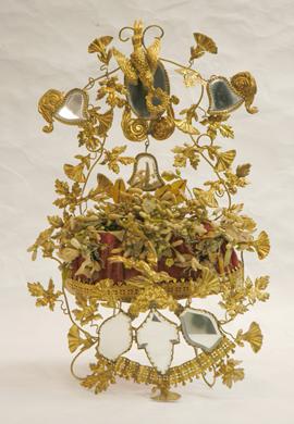 Primera imagen del registro Presentador de corona de flores