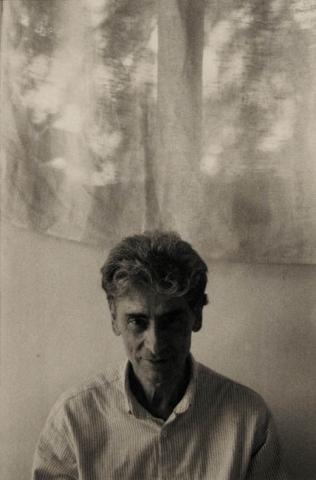 Primera imagen del registro Sergio Larraín, de la serie "Ropa Tendida"