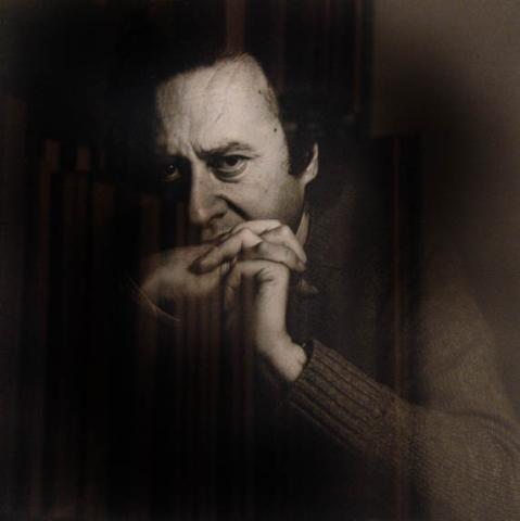 Primera imagen del registro Enrique Lihn, de la serie "Ropa Tendida"
