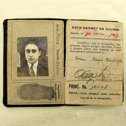 Primera imagen del registro Carnet de Identidad de Oscar Castro