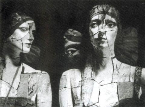 Primera imagen del registro Hermanas de piedra