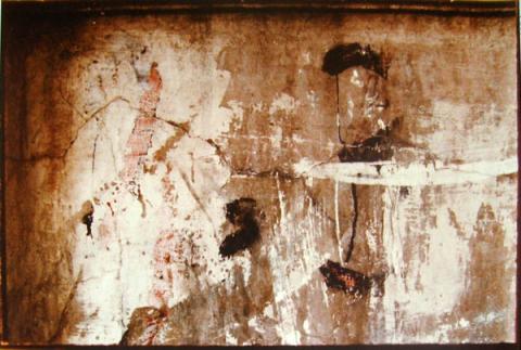Primera imagen del registro Serie murallas, lentamente van descascarándose los muros pintados de blanco
