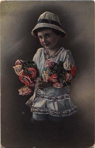 Primera imagen del registro Niña con Sombrero y Rosas