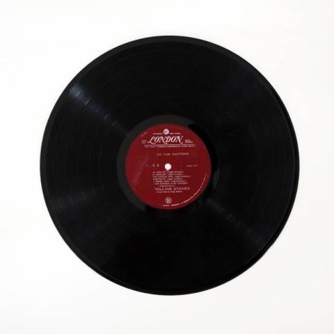 Primera imagen del registro Between the buttons