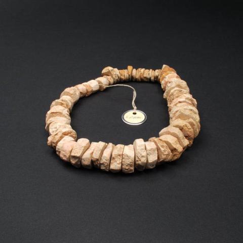 Primera imagen del registro Collar (accesorio de vestir)