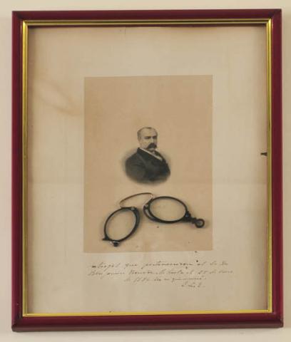 Primera imagen del registro Retrato y anteojos de Benjamín Vicuña Mackenna