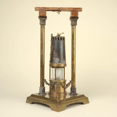 Primera imagen del registro Farol (artefacto de iluminación)