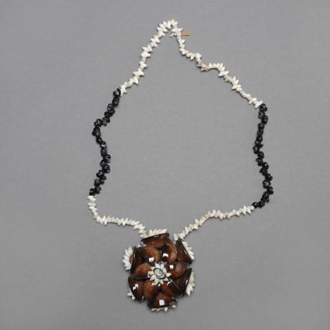 Primera imagen del registro Collar (accesorio de vestir)