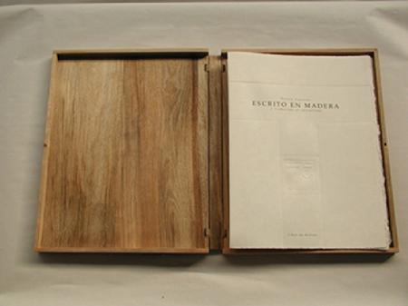 Primera imagen del registro Escrito en madera y traducido al castellano