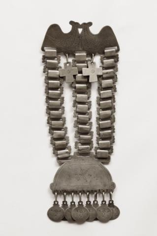 Primera imagen del registro Prendedor de tres cadenas
