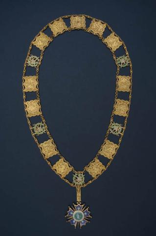 Primera imagen del registro Collar Orden del Quetzal otorgada a Carlos Ibáñez del Campo