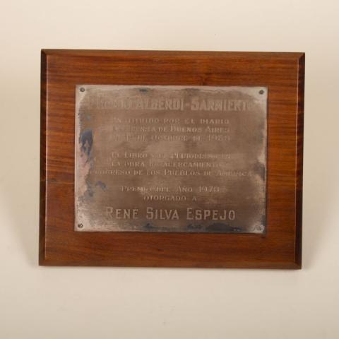 Primera imagen del registro Premio Alberoli Sarmiento a René Silva Espejo