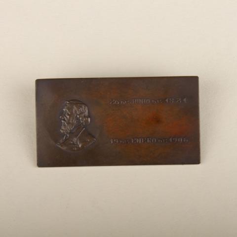 Primera imagen del registro Placa comemorativa a Mitre