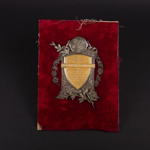 Primera imagen del registro Placa conmemmorativa a Arturo Alessandri de los operarios de la Branden Copper
