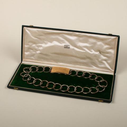 Primera imagen del registro Collar del Kennel Club Argentino al Presidente Arturo Alessandri