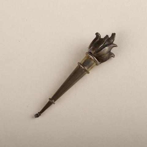 Primera imagen del registro Insignia - antorcha