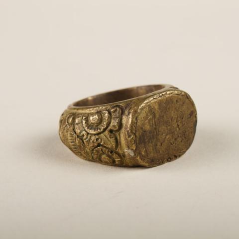 Primera imagen del registro Anillo de Nicolás Pierola