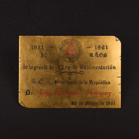 Primera imagen del registro Placa en homenaje al Presidente Jorge Alessandri Rodriguez de la Dirección de Pavimentación