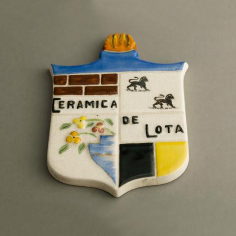 Primera imagen del registro Escudo de la fábrica de cerámica de Lota