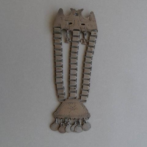 Primera imagen del registro Prendedor de tres cadenas