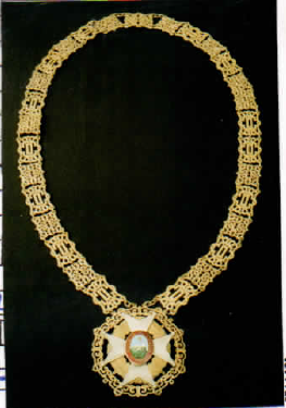 Primera imagen del registro Gran Collar de la Condecoración de la Orden Nacional al Mérito del Ecuador a Patricio Aylwin