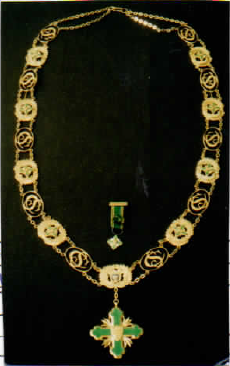 Primera imagen del registro Gran collar de la Orden de San Carlos a Patricio Aylwin
