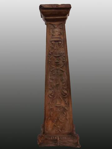 Primera imagen del registro Columna con ornamentaciones renacentistas