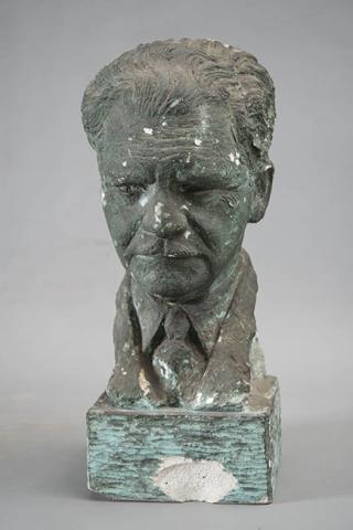 Primera imagen del registro Busto de Don Jorge Délano Frederick (Coke)