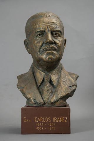 Primera imagen del registro Busto de General Carlos Ibáñez del Campo