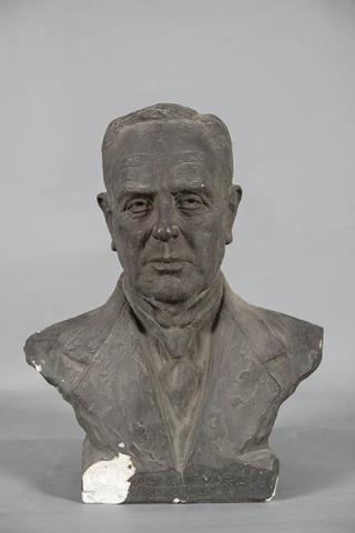 Primera imagen del registro Busto de Don Tomás Guevara Silva (1855 - 1935)