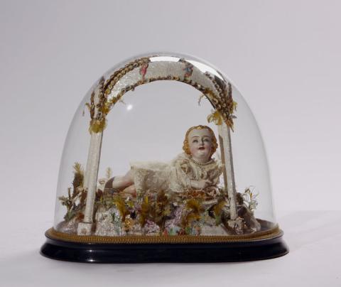 Primera imagen del registro Niño Jesús yacente bajo baldaquino