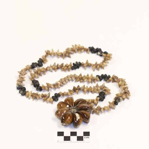 Primera imagen del registro Collar (accesorio de vestir)