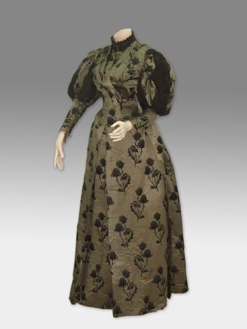 Primera imagen del registro Traje