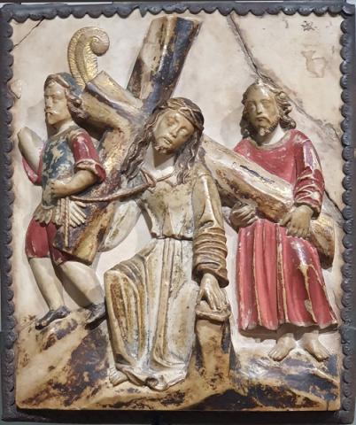 Primera imagen del registro Jesús carga la Cruz, Segunda estación del Vía Crucis