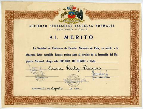Primera imagen del registro Diploma al Mérito, treinta años al servicio de la formación docente, concedido a Laura Rodig