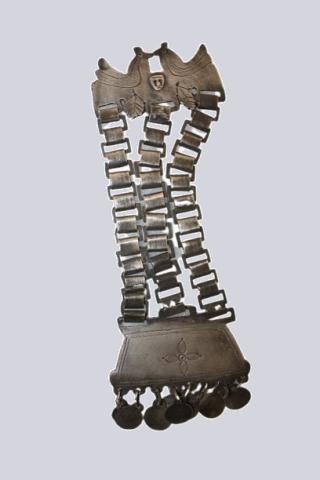 Primera imagen del registro Prendedor de tres cadenas