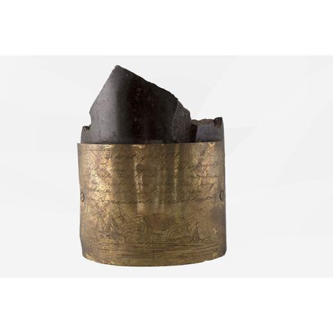 Primera imagen del registro Casco de granada de fragata Independencia regalada a Carlos Condell