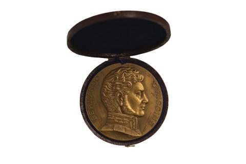 Primera imagen del registro Medalla conmemorativa Legión de Mérito de Chile