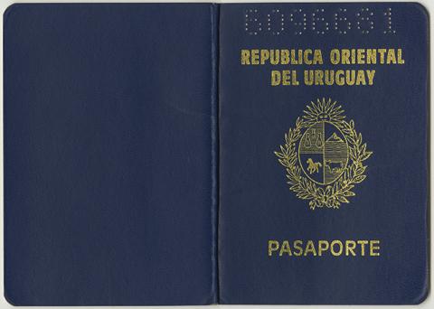 Primera imagen del registro Pasaporte de República Oriental del Uruguay otorgado a Anselmo Sule