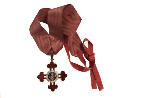 Primera imagen del registro Condecoración Encomienda con placa de la Orden Civil de Alfonso X el Sabio
