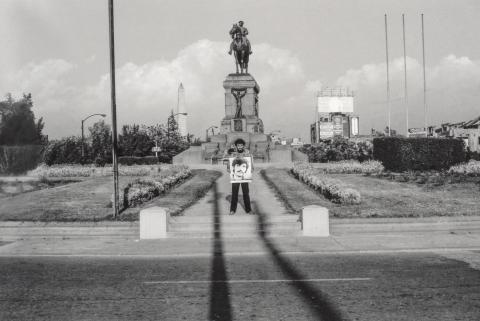 Primera imagen del registro PLAZA ITALIA (SERIE INTERVENCIÓN URBANA CON LETRERO)