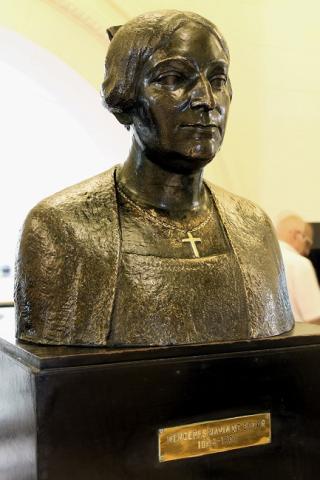 Primera imagen del registro Busto de Mercedes Marín del Solar