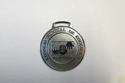 Primera imagen del registro Medalla Orden al Mérito Consejo Mundial de Educación otorgada a Malú Gatica