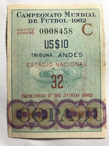 Primera imagen del registro Boleto de ingreso al campeonato mundial de futbol de Chile 1962. 32, domingo 17 de junio.