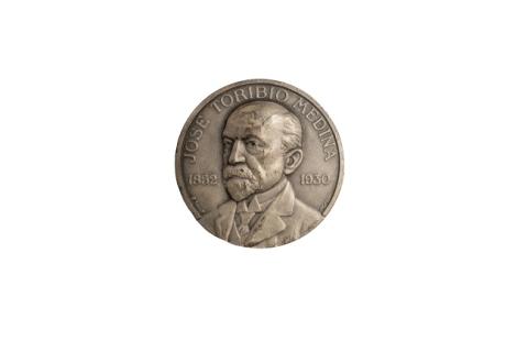 Primera imagen del registro Medalla Chile a Medina