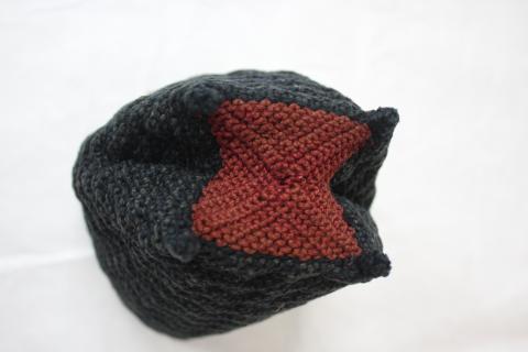Primera imagen del registro Gorro de cuatro puntas bicromo