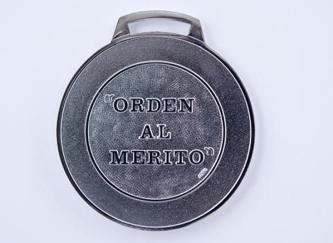 Primera imagen del registro Medalla Orden al Mérito Consejo Mundial de Educación otorgada a Malú Gatica