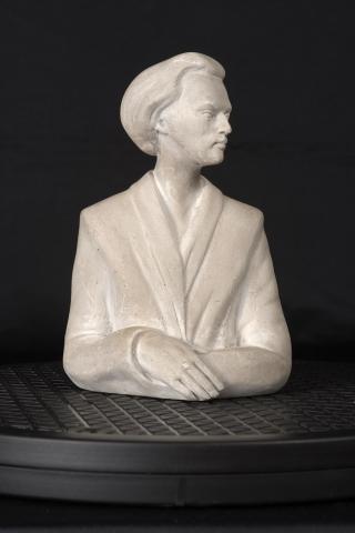 Primera imagen del registro Busto de Gabriela Miestral